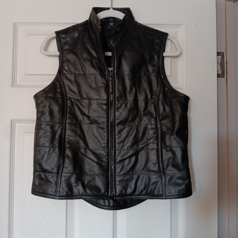 Gap Leather Vest Size M Black Women's Vintage Soft Biker Look with rounded fisht